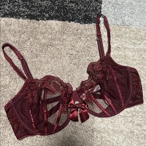 Victoria’s Secret unlined bra with bow, burgundy, size 38D EUC! Vintage 2008 Y2K